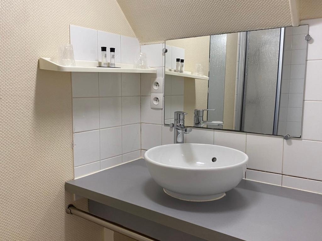 Hotel De La Poste Falaise  Eksteriør bilde